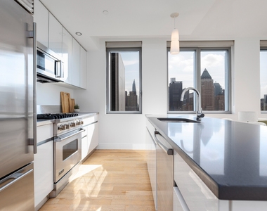 554 West 54th Street - Photo Thumbnail 3