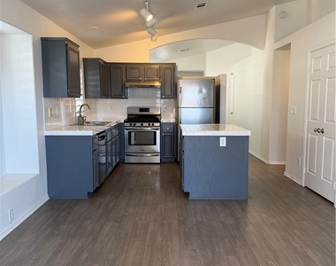 8109 Chambersberg Street - Photo Thumbnail 8
