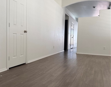 8109 Chambersberg Street - Photo Thumbnail 5