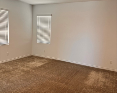 4487 Sawyer Ridge Street - Photo Thumbnail 9
