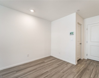 9472 Peaceful River Avenue - Photo Thumbnail 10