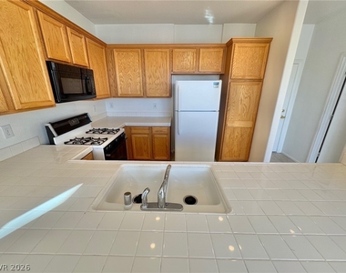 9511 Spring Blush Avenue - Photo Thumbnail 5