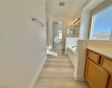 9511 Spring Blush Avenue - Photo Thumbnail 12