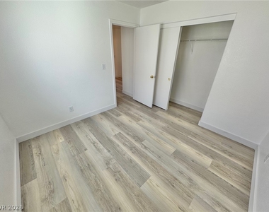 9511 Spring Blush Avenue - Photo Thumbnail 27
