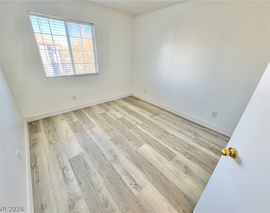 9511 Spring Blush Avenue - Photo Thumbnail 13