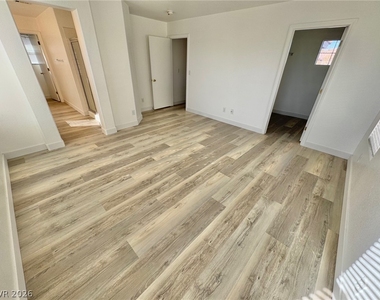 9511 Spring Blush Avenue - Photo Thumbnail 8