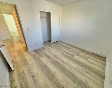9511 Spring Blush Avenue - Photo Thumbnail 19