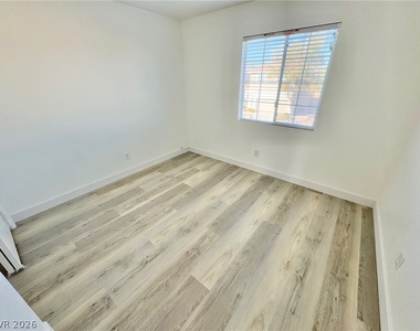 9511 Spring Blush Avenue - Photo Thumbnail 18