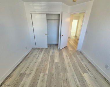9511 Spring Blush Avenue - Photo Thumbnail 15