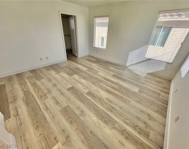 9511 Spring Blush Avenue - Photo Thumbnail 10