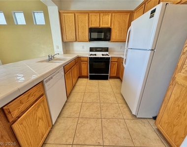 9511 Spring Blush Avenue - Photo Thumbnail 4