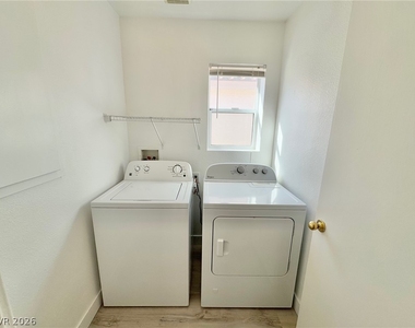 9511 Spring Blush Avenue - Photo Thumbnail 24