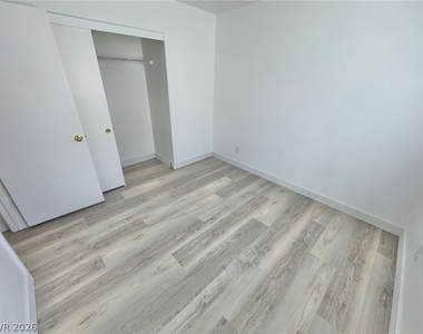9511 Spring Blush Avenue - Photo Thumbnail 28