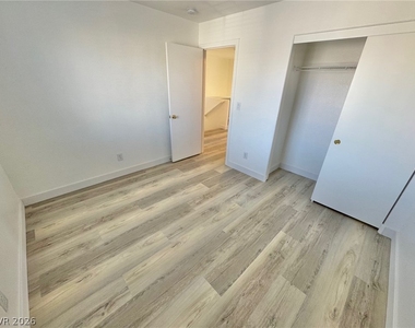 9511 Spring Blush Avenue - Photo Thumbnail 20