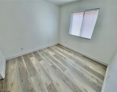 9511 Spring Blush Avenue - Photo Thumbnail 25