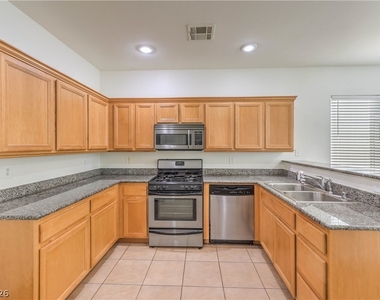 10939 Paradise Road - Photo Thumbnail 5