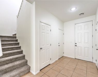 10939 Paradise Road - Photo Thumbnail 3