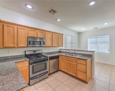 10939 Paradise Road - Photo Thumbnail 6