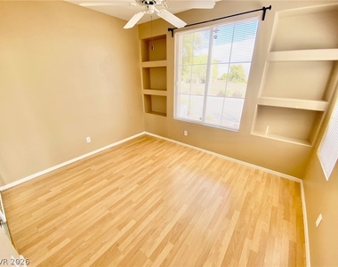 1605 Cimarron Crest Street - Photo Thumbnail 5