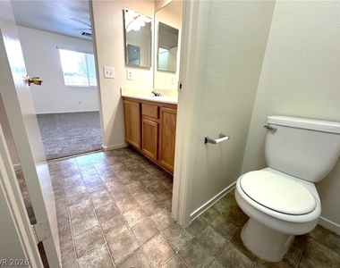 4916 River Splash Avenue - Photo Thumbnail 23