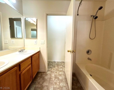 4916 River Splash Avenue - Photo Thumbnail 22