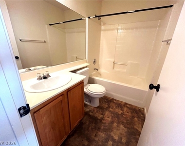 4916 River Splash Avenue - Photo Thumbnail 16