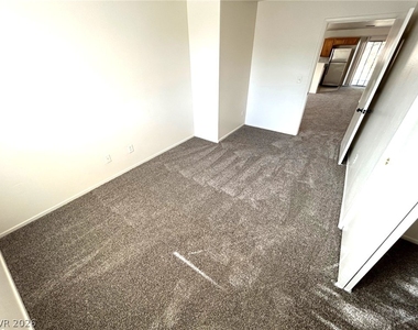 4916 River Splash Avenue - Photo Thumbnail 7