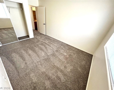 4916 River Splash Avenue - Photo Thumbnail 13