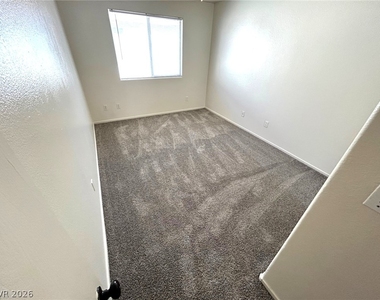 4916 River Splash Avenue - Photo Thumbnail 11