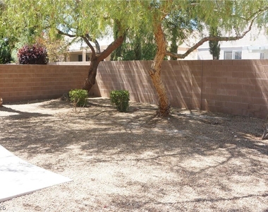 4916 River Splash Avenue - Photo Thumbnail 24