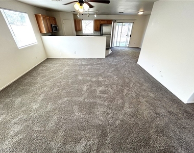 4916 River Splash Avenue - Photo Thumbnail 2