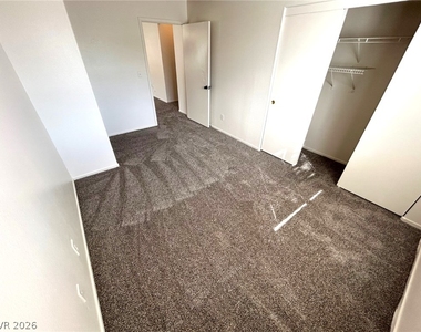 4916 River Splash Avenue - Photo Thumbnail 9