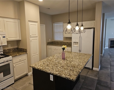140 Samantha Rose Street - Photo Thumbnail 8