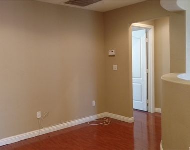 9262 William Hill Avenue - Photo Thumbnail 2