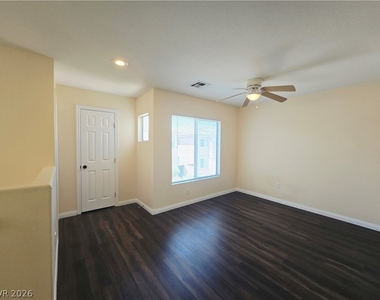 8295 Golden Flowers Street - Photo Thumbnail 11