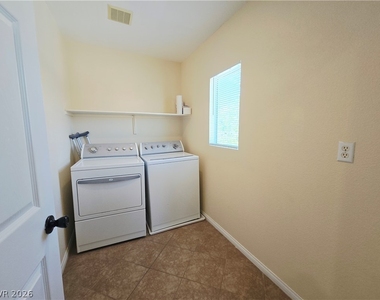 8295 Golden Flowers Street - Photo Thumbnail 12