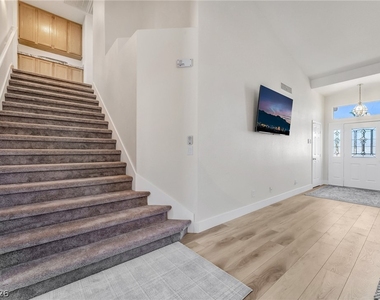 104 Appian Way - Photo Thumbnail 4