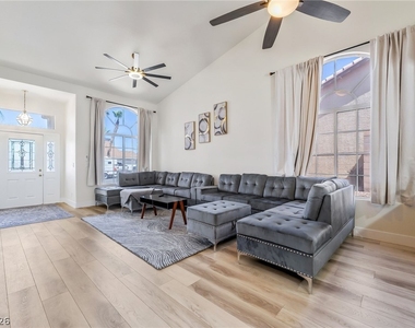 104 Appian Way - Photo Thumbnail 3