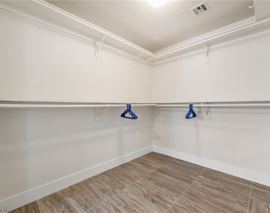 104 Appian Way - Photo Thumbnail 18