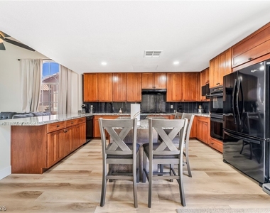 104 Appian Way - Photo Thumbnail 10