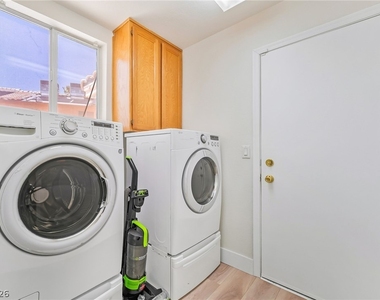 104 Appian Way - Photo Thumbnail 14