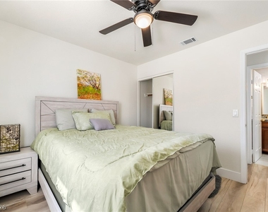 104 Appian Way - Photo Thumbnail 12