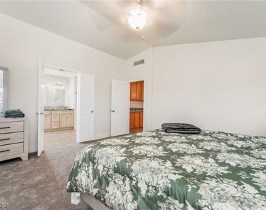 104 Appian Way - Photo Thumbnail 16