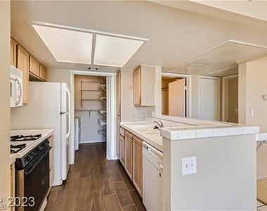 1909 Mountain Hills Court - Photo Thumbnail 12