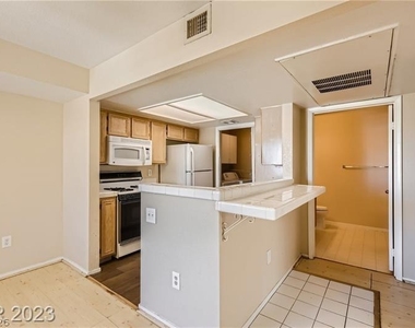 1909 Mountain Hills Court - Photo Thumbnail 11