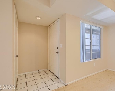 1909 Mountain Hills Court - Photo Thumbnail 4