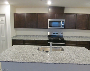 9166 Windsor Wood Street - Photo Thumbnail 5