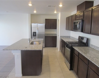 9166 Windsor Wood Street - Photo Thumbnail 4