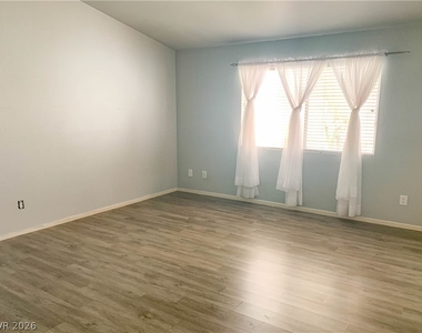 405 Europa Way - Photo Thumbnail 10