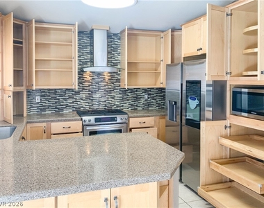 405 Europa Way - Photo Thumbnail 8